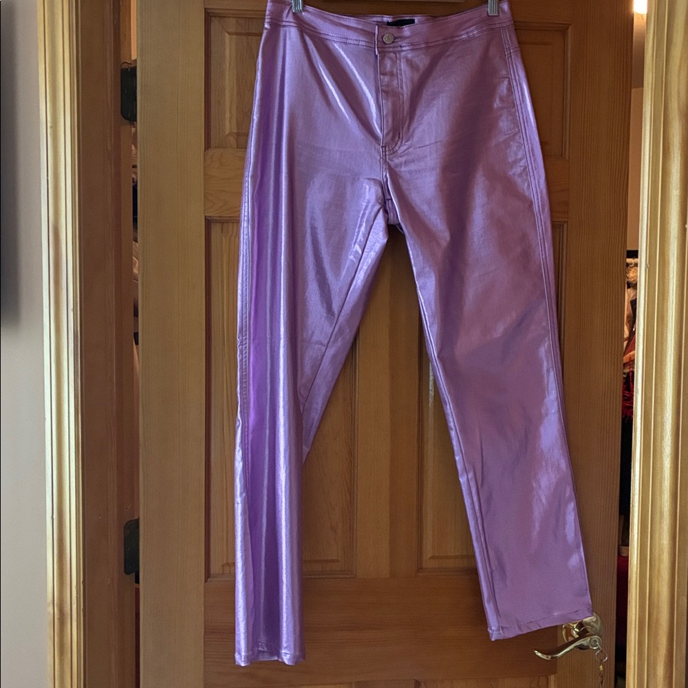 Metallic pink pants PERFECT for any occasion, wear w heels or sneaks